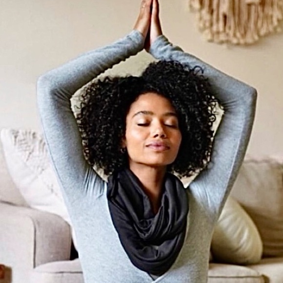 Beyond Yoga Infinity Scarf with Pocket - Picture 1 of 9